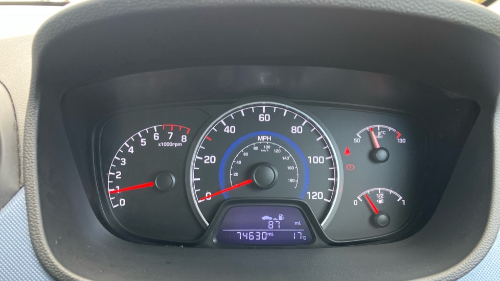 Hyundai i10 1.0 Blue Drive Premium 5dr Petrol Hatchback - Image 18