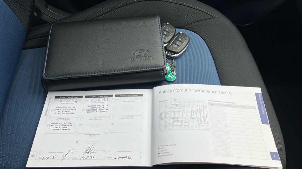 Hyundai i10 1.0 Blue Drive Premium 5dr Petrol Hatchback - Image 19