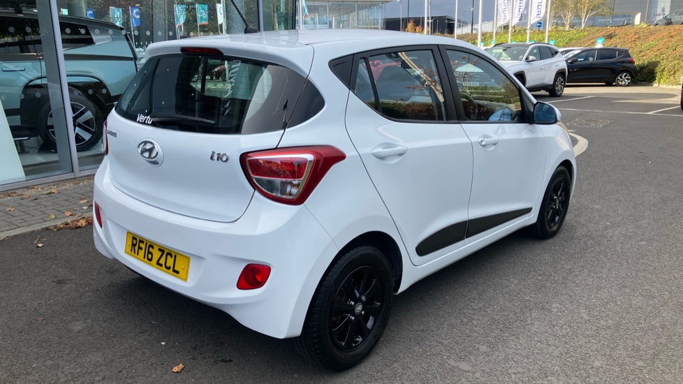 Hyundai i10 1.0 Blue Drive Premium 5dr Petrol Hatchback - Image 21