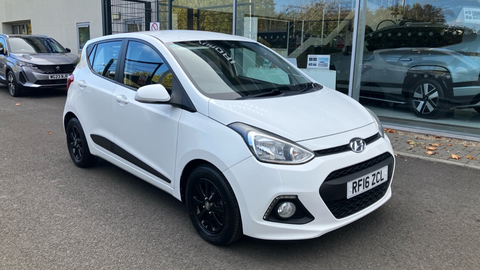 Hyundai i10 1.0 Blue Drive Premium 5dr Petrol Hatchback - Image 24