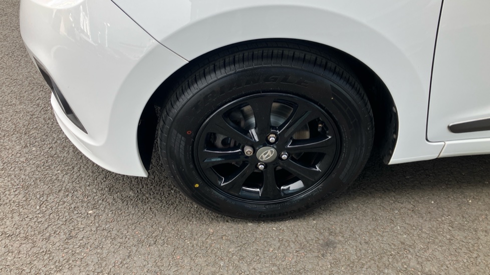 Hyundai i10 1.0 Blue Drive Premium 5dr Petrol Hatchback - Image 26