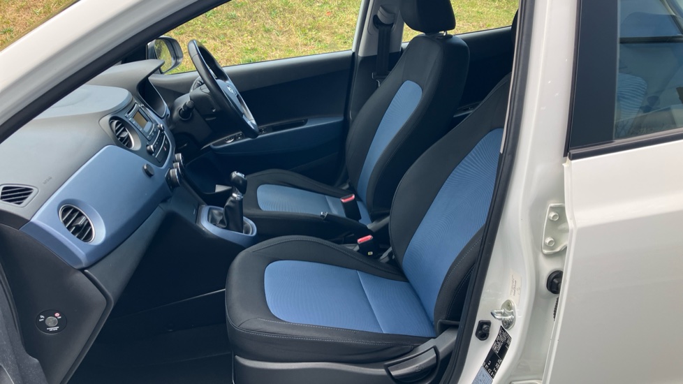 Hyundai i10 1.0 Blue Drive Premium 5dr Petrol Hatchback - Image 28