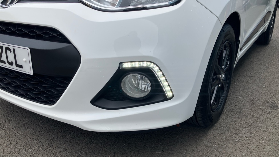 Hyundai i10 1.0 Blue Drive Premium 5dr Petrol Hatchback - Image 31
