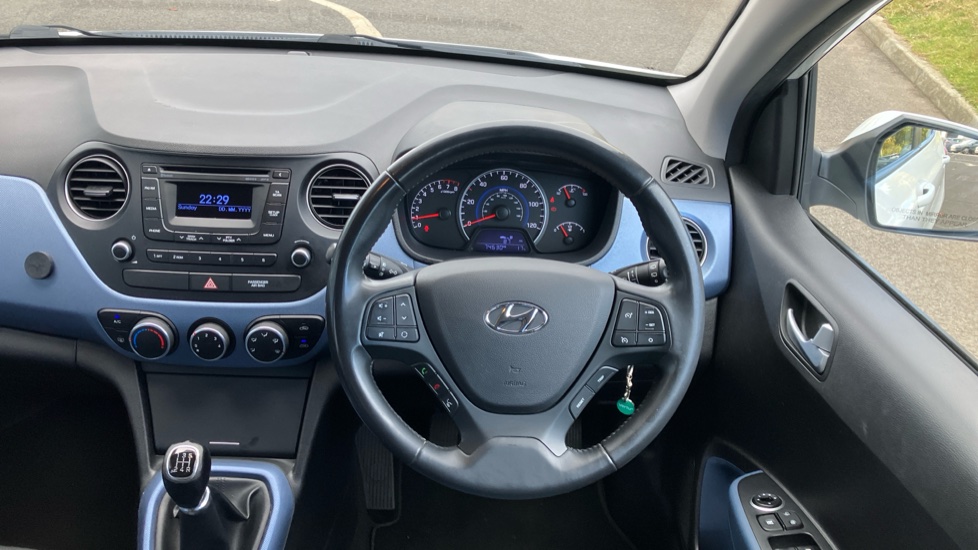 Hyundai i10 1.0 Blue Drive Premium 5dr Petrol Hatchback - Image 32
