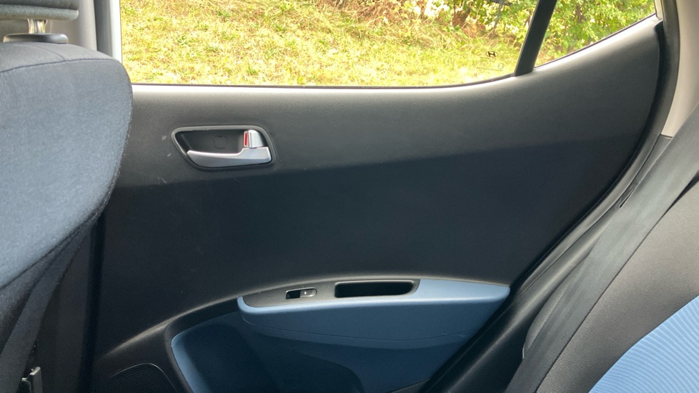 Hyundai i10 1.0 Blue Drive Premium 5dr Petrol Hatchback - Image 34