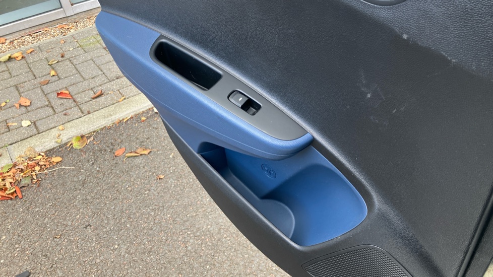 Hyundai i10 1.0 Blue Drive Premium 5dr Petrol Hatchback - Image 35