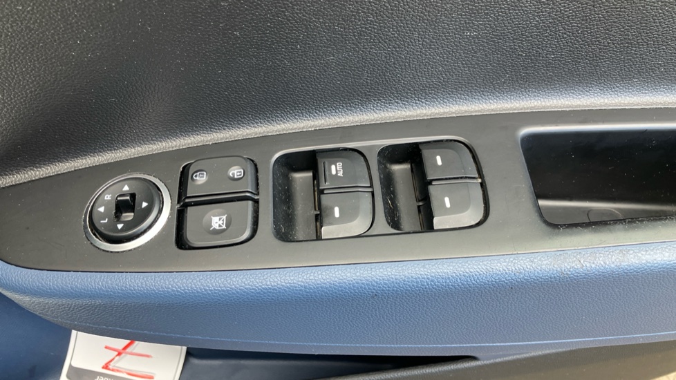 Hyundai i10 1.0 Blue Drive Premium 5dr Petrol Hatchback - Image 36