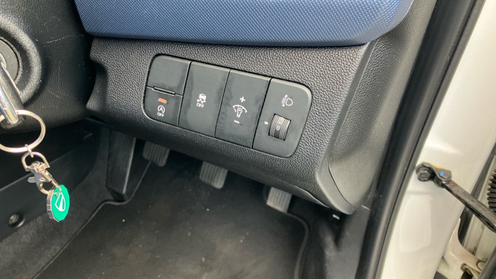 Hyundai i10 1.0 Blue Drive Premium 5dr Petrol Hatchback - Image 37