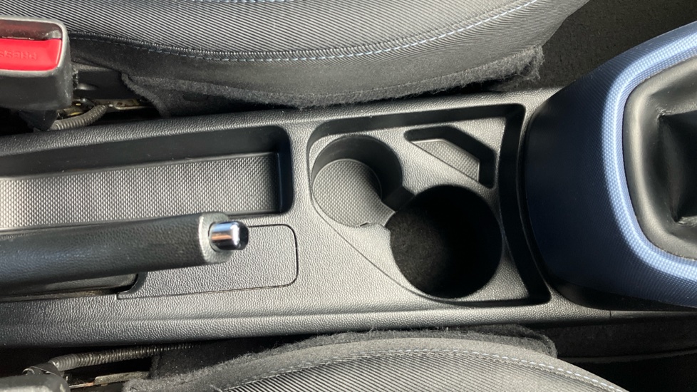 Hyundai i10 1.0 Blue Drive Premium 5dr Petrol Hatchback - Image 38