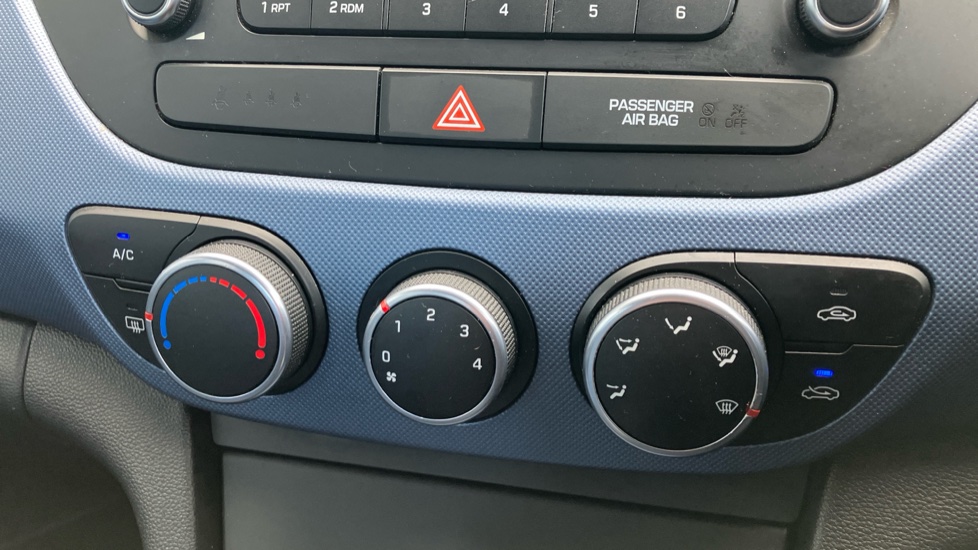 Hyundai i10 1.0 Blue Drive Premium 5dr Petrol Hatchback - Image 39