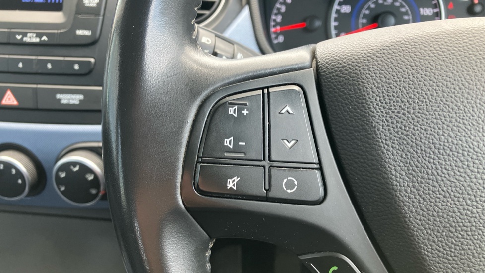 Hyundai i10 1.0 Blue Drive Premium 5dr Petrol Hatchback - Image 40