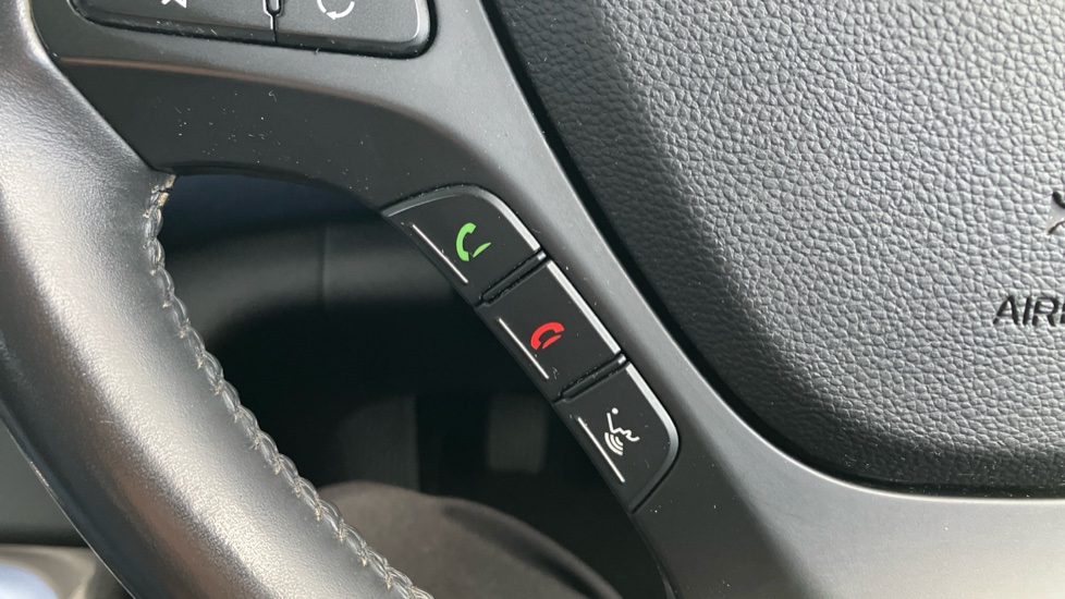 Hyundai i10 1.0 Blue Drive Premium 5dr Petrol Hatchback - Image 41