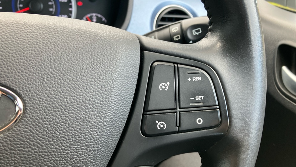Hyundai i10 1.0 Blue Drive Premium 5dr Petrol Hatchback - Image 42