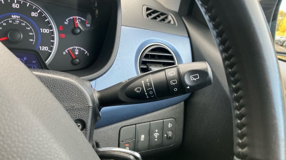 Hyundai i10 1.0 Blue Drive Premium 5dr Petrol Hatchback - Image 43