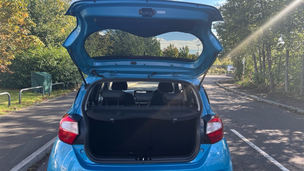 Hyundai i10 1.2 MPi Premium 5dr Auto Petrol Hatchback - Image 4
