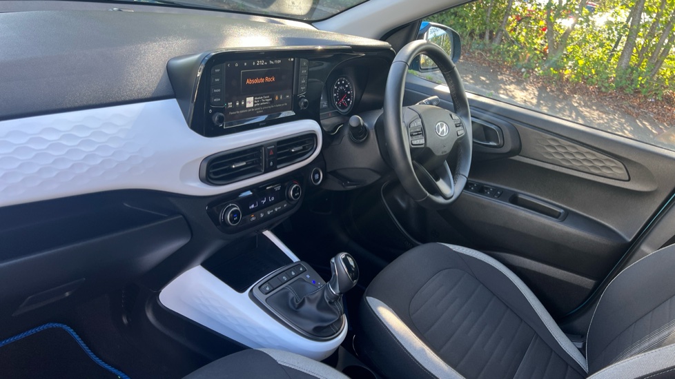 Hyundai i10 1.2 MPi Premium 5dr Auto Petrol Hatchback - Image 9