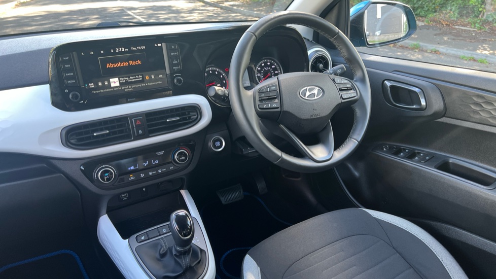 Hyundai i10 1.2 MPi Premium 5dr Auto Petrol Hatchback - Image 14