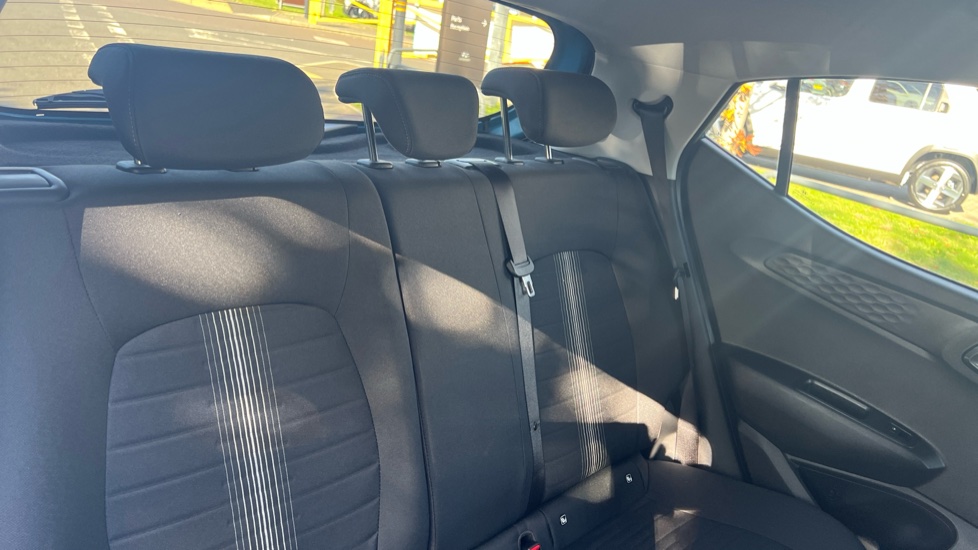 Hyundai i10 1.2 MPi Premium 5dr Auto Petrol Hatchback - Image 16