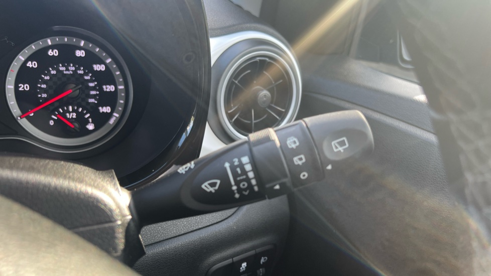 Hyundai i10 1.2 MPi Premium 5dr Auto Petrol Hatchback - Image 38