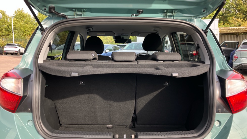 Hyundai i10 1.0 MPi Premium 5dr Petrol Hatchback - Image 4
