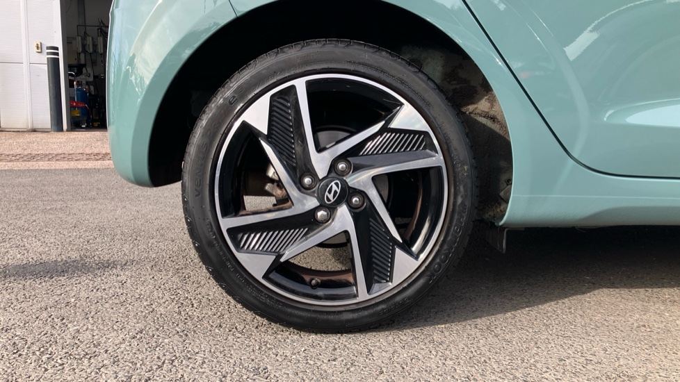 Hyundai i10 1.0 MPi Premium 5dr Petrol Hatchback - Image 7