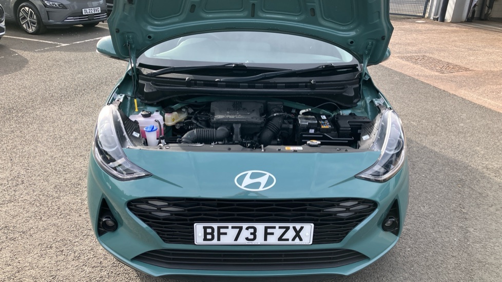 Hyundai i10 1.0 MPi Premium 5dr Petrol Hatchback - Image 8