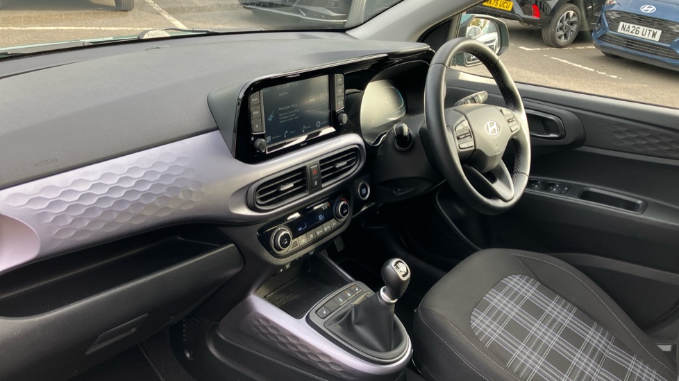 Hyundai i10 1.0 MPi Premium 5dr Petrol Hatchback - Image 9