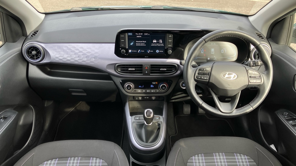 Hyundai i10 1.0 MPi Premium 5dr Petrol Hatchback - Image 10