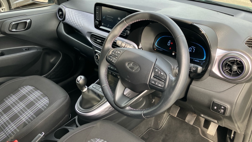 Hyundai i10 1.0 MPi Premium 5dr Petrol Hatchback - Image 11