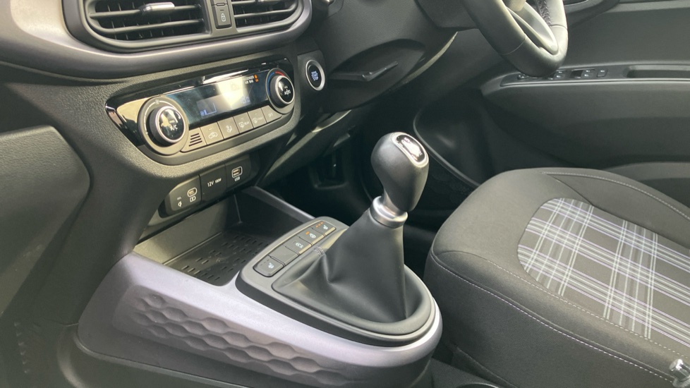Hyundai i10 1.0 MPi Premium 5dr Petrol Hatchback - Image 13