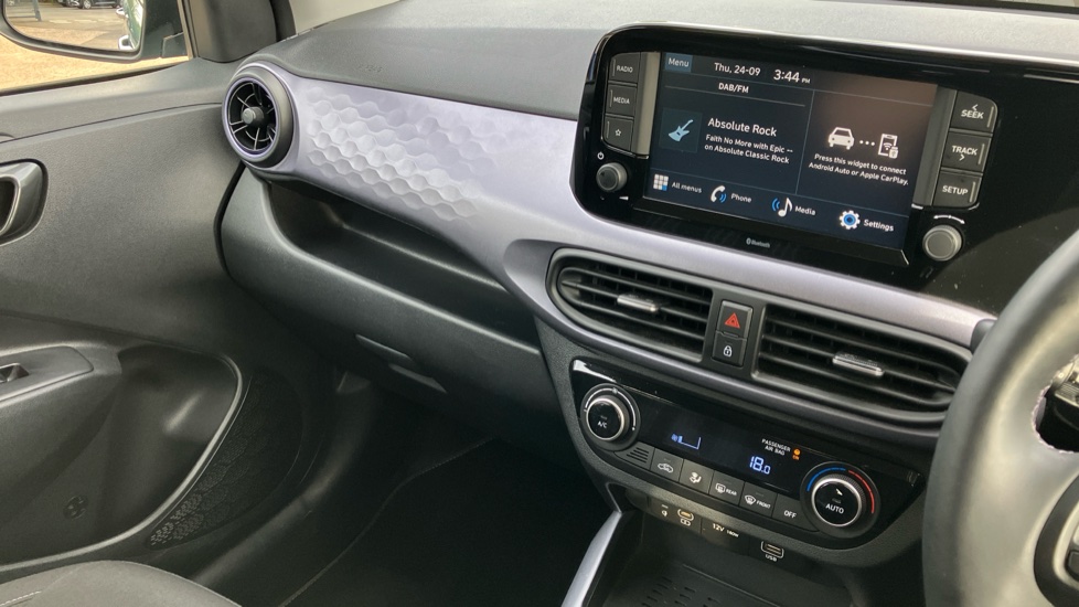 Hyundai i10 1.0 MPi Premium 5dr Petrol Hatchback - Image 14
