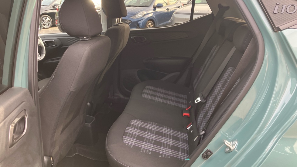 Hyundai i10 1.0 MPi Premium 5dr Petrol Hatchback - Image 16