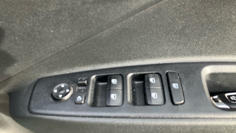 Hyundai i10 1.0 MPi Premium 5dr Petrol Hatchback - Image 28