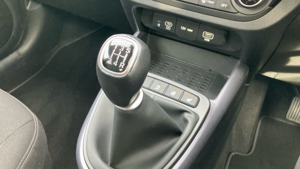 Hyundai i10 1.0 MPi Premium 5dr Petrol Hatchback - Image 31