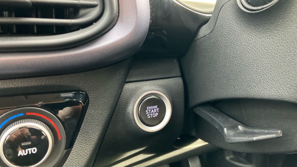 Hyundai i10 1.0 MPi Premium 5dr Petrol Hatchback - Image 35