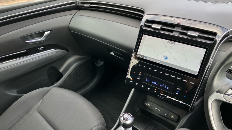 Hyundai TUCSON 1.6 TGDi Premium 5dr 2WD Petrol Estate - Image 14