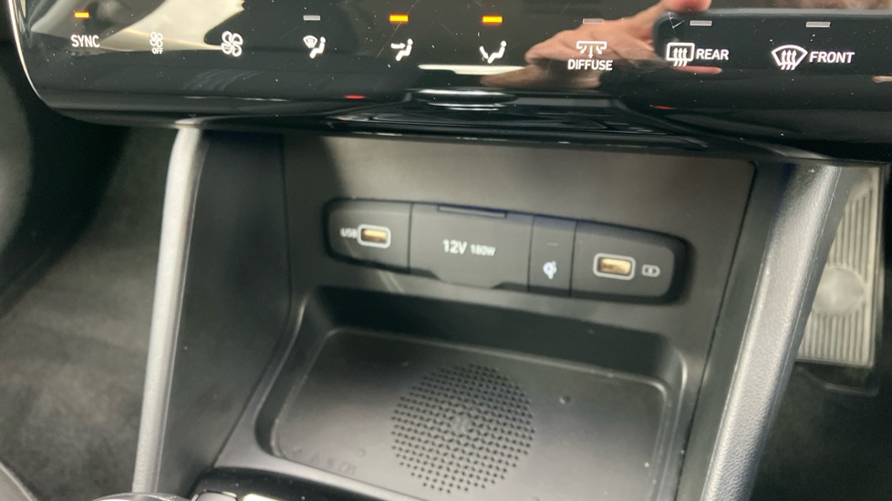 Hyundai TUCSON 1.6 TGDi Premium 5dr 2WD Petrol Estate - Image 33