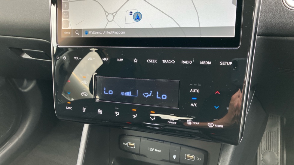 Hyundai TUCSON 1.6 TGDi Premium 5dr 2WD Petrol Estate - Image 34
