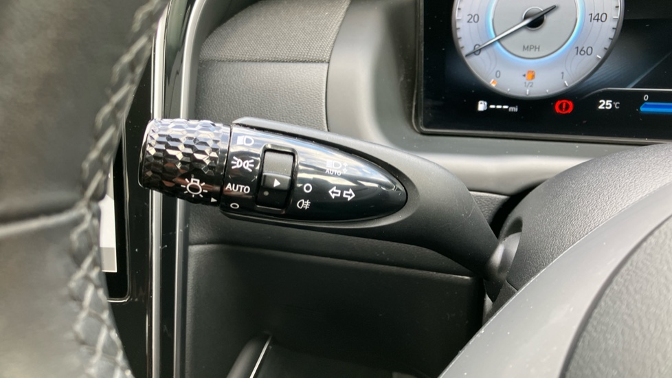 Hyundai TUCSON 1.6 TGDi Premium 5dr 2WD Petrol Estate - Image 38