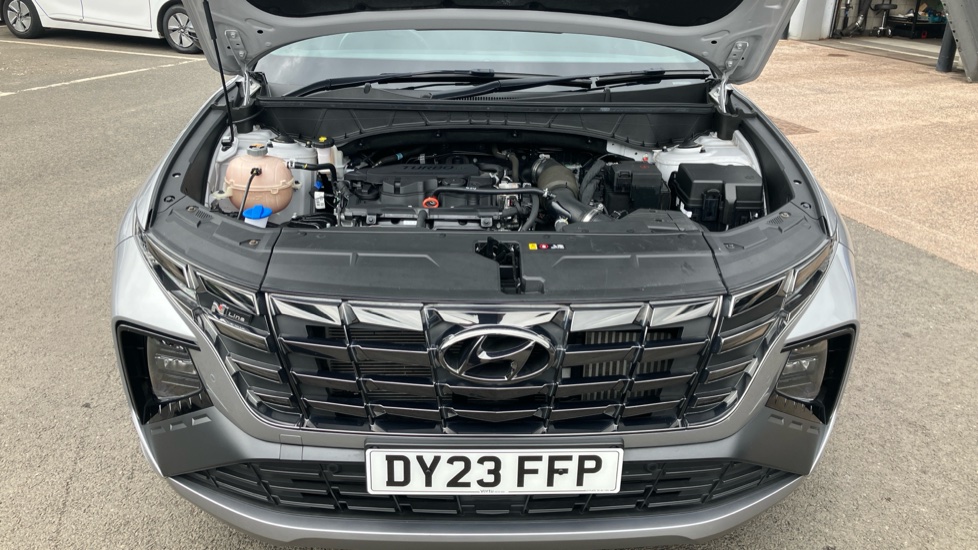 Hyundai TUCSON 1.6 TGDi 48V MHD N Line 5dr 2WD DCT Petrol Estate - Image 8