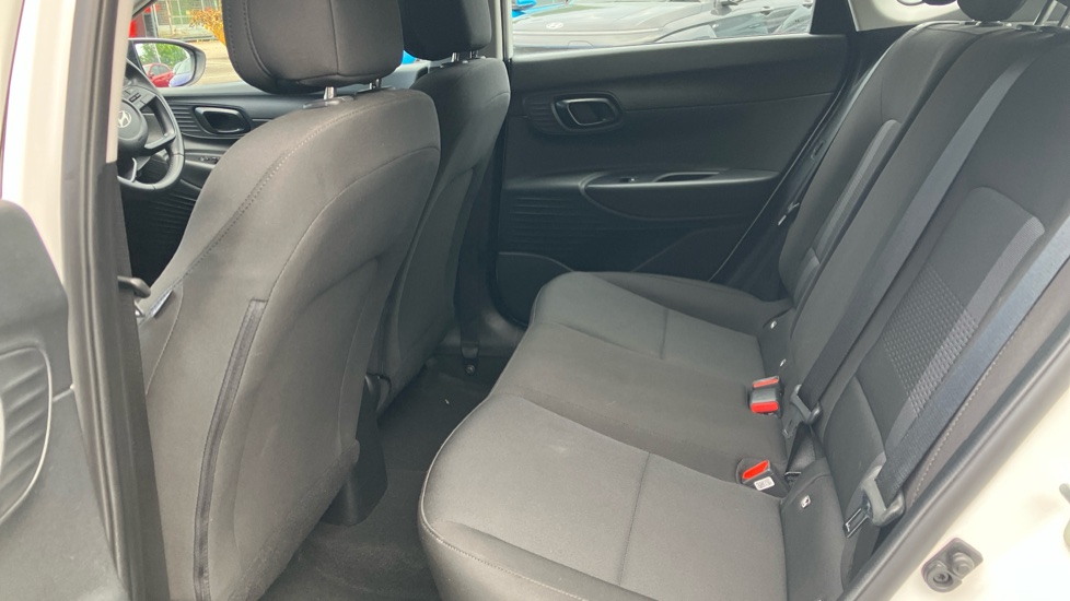 Hyundai i20 1.0T GDi Advance [Nav] 5dr Petrol Hatchback - Image 16