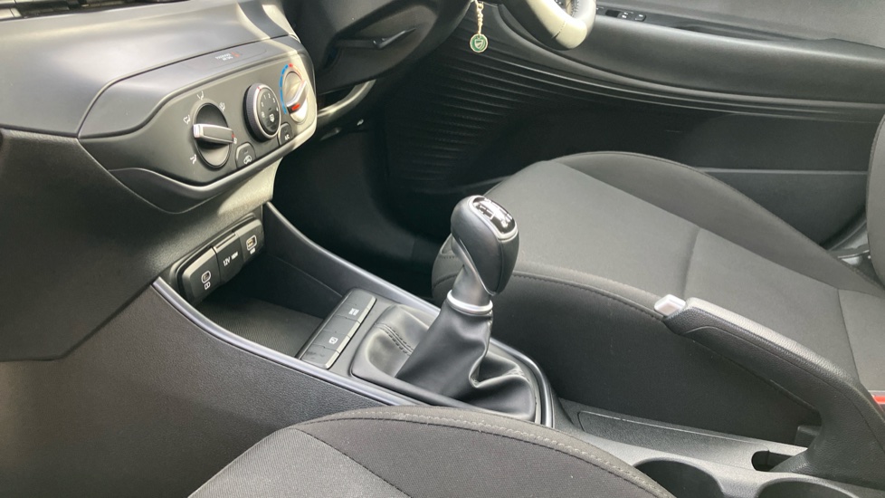 Hyundai i20 1.0T GDi Advance [Nav] 5dr Petrol Hatchback - Image 13