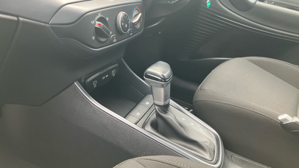 Hyundai i20 1.0T GDi Advance [Nav] 5dr DCT Petrol Hatchback - Image 13