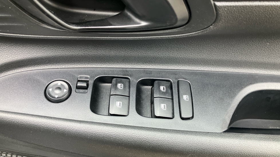 Hyundai i20 1.0T GDi Advance [Nav] 5dr DCT Petrol Hatchback - Image 30