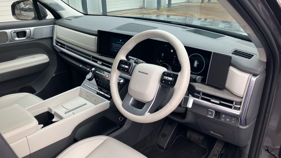 Hyundai SANTA FE 1.6 TGDi Plug-in Hybrid Ultimate 5dr 4WD Auto Estate - Image 11