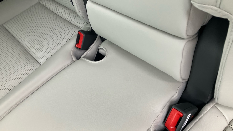 Hyundai SANTA FE 1.6 TGDi Plug-in Hybrid Ultimate 5dr 4WD Auto Estate - Image 17