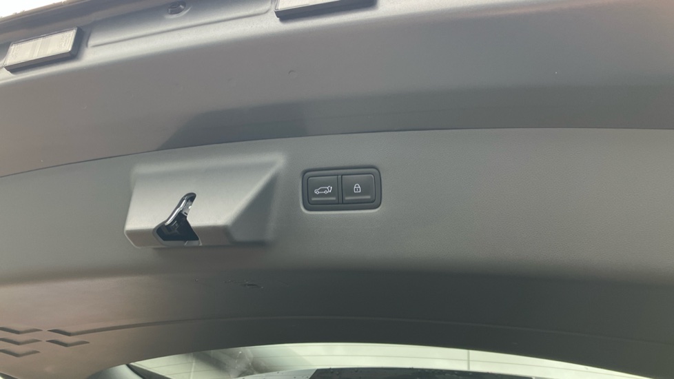 Hyundai SANTA FE 1.6 TGDi Plug-in Hybrid Ultimate 5dr 4WD Auto Estate - Image 23
