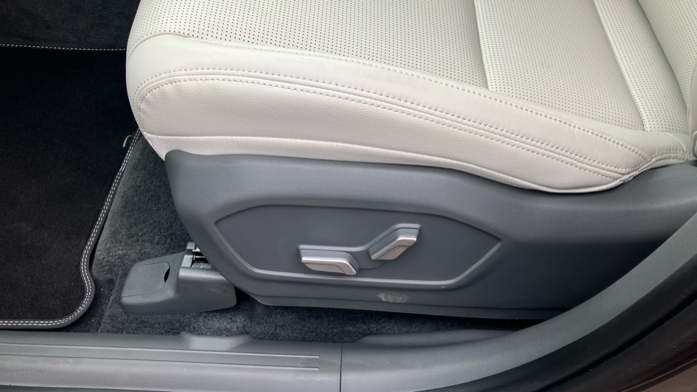 Hyundai SANTA FE 1.6 TGDi Plug-in Hybrid Ultimate 5dr 4WD Auto Estate - Image 29