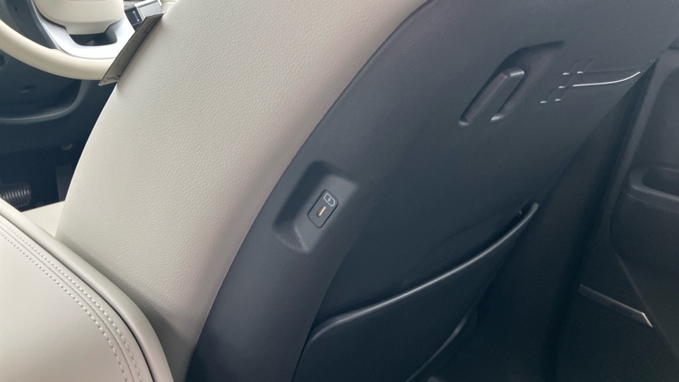Hyundai SANTA FE 1.6 TGDi Plug-in Hybrid Ultimate 5dr 4WD Auto Estate - Image 32