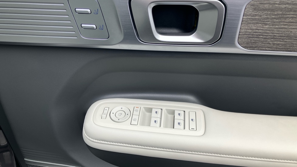 Hyundai SANTA FE 1.6 TGDi Plug-in Hybrid Ultimate 5dr 4WD Auto Estate - Image 36
